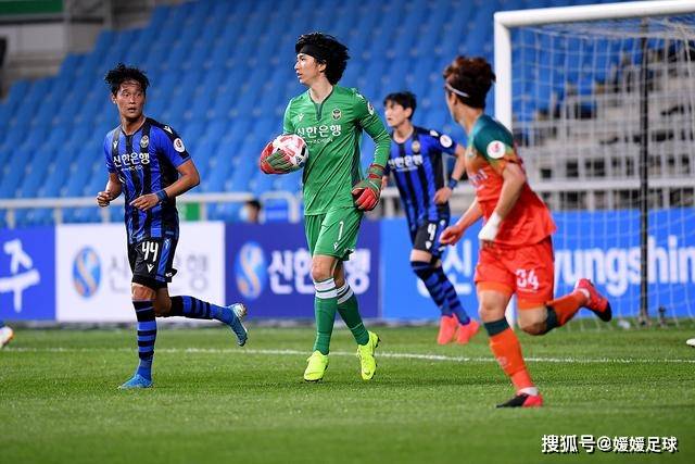 多特蒙德发布新赛季第三球衣：主打紫色与荧光黄的独特搭配